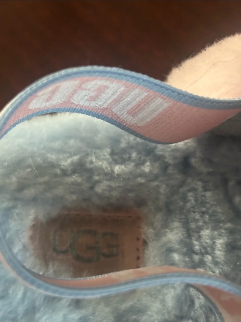 UGG LIMITED EDITION Big Kids- “ FLUFF YEAH” Plush Shearling  Slide Slippers SZ 5